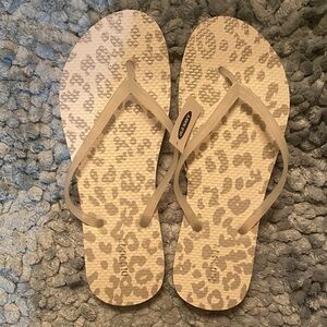 Old Navy Beige Leopard Print Flip Flop Sandals